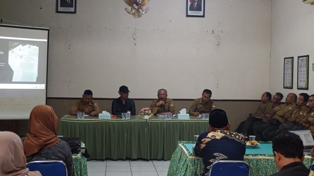 Front Perjuangan Petani Mataraman (FPPM) saat audiensi di Kantor Perhutani KPH Blitar, Selasa (23/6/2026)