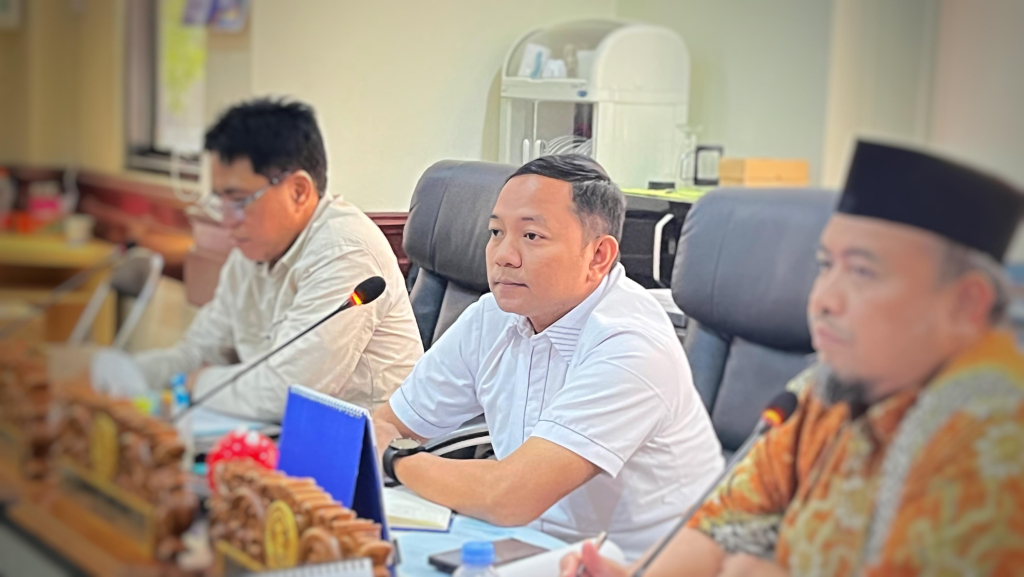 Abdul saat memimpin pembahasan Raperda, dok Jatimupdate.id