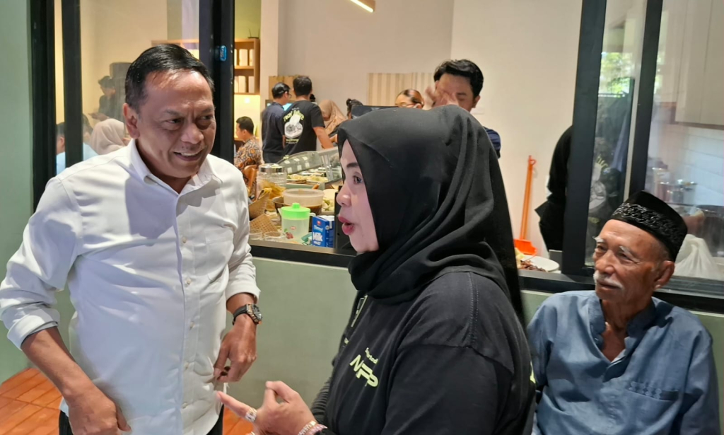 Anas Karno saat berkunjung kesalahan satu kantor kecamatan, dok jatimupdate.id/lam