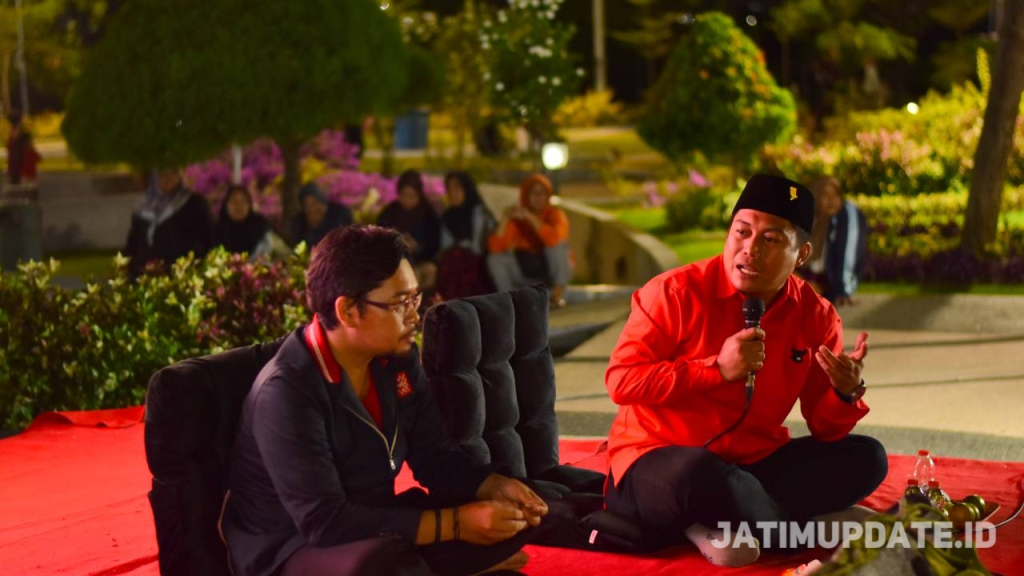 Abdul Ghoni (kanan) saat Dialog Kebangsaan PDIP Kecamatan Bulak, dok Jatimupdate.id/Day