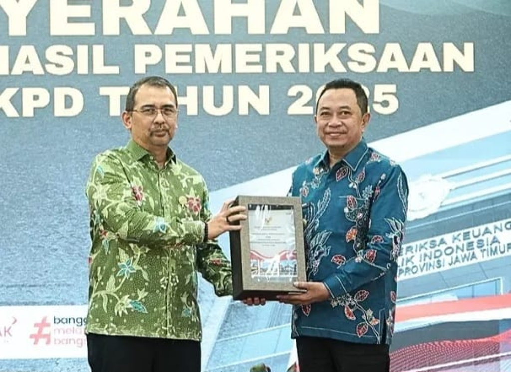 Bupati Bondowoso Abd. Hamid Wahid menerima LHP LKPD Tahun Anggaran 2025 dari BPK RI Perwakilan Jawa Timur. Bondowoso kembali meraih Opini WTP untuk ke-12 kali secara berturut-turut.