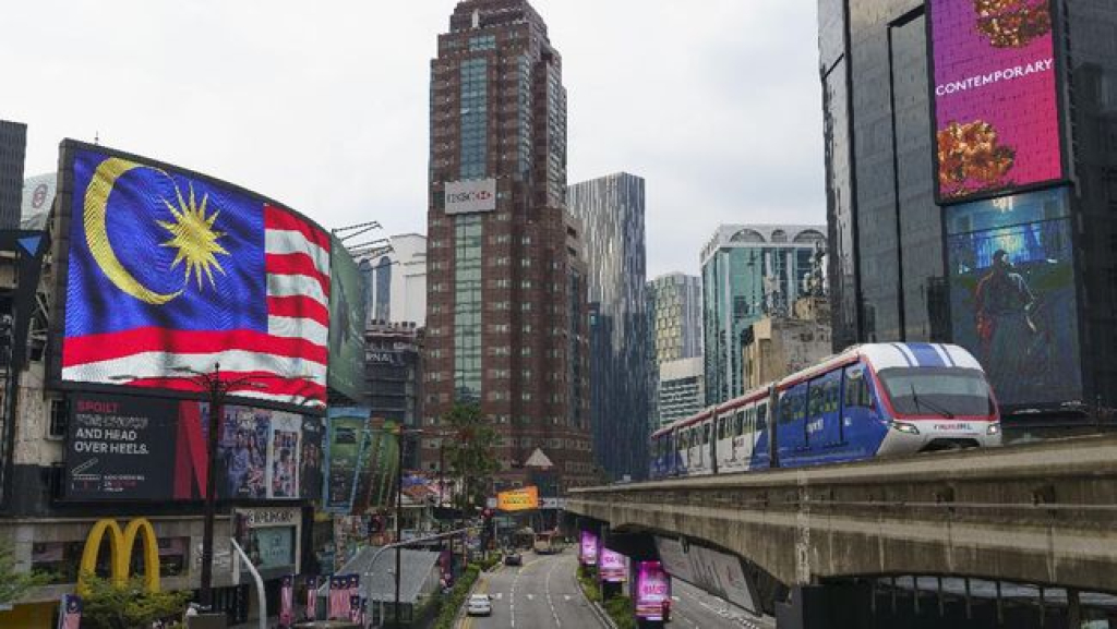 Sistem imigrasi Malaysia lumpuh total selama sekitar lima jam pada Kamis (28/5) dini hari waktu setempat.