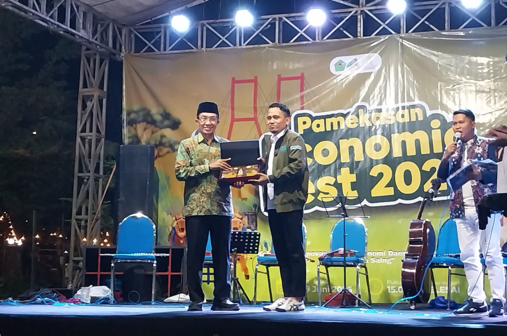 Bupati Pamekasan dan Ketua Umum BPC HIPMI Pamekasan, Ach. Kusyairi.