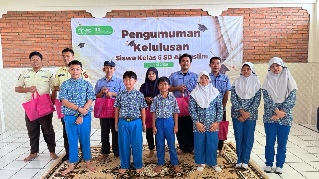 Suasana keluarga besar SD Al Muslim saat seluruh siswa kelas VI dinyatakan lulus 100 persen pada pengumuman kelulusan yang digelar Selasa (2/6/2026).