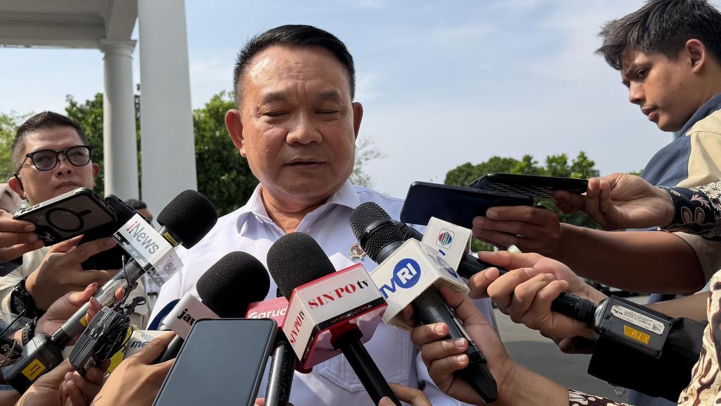 Kepala Staf Presiden (KSP) Dudung Abdurachman saat doorstop dengan jurnalis.