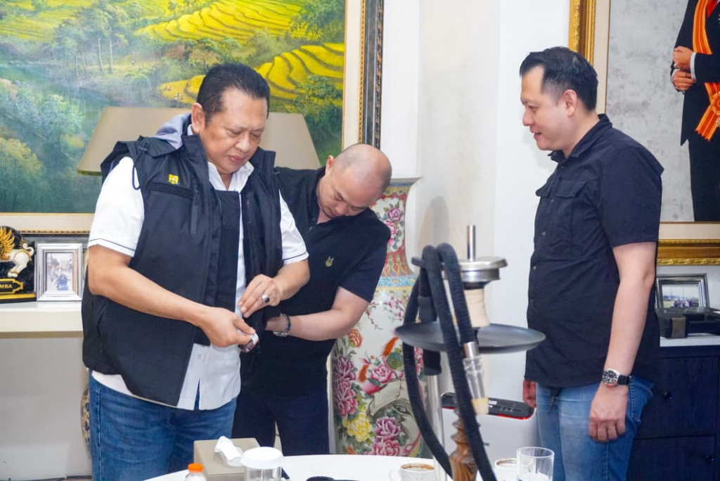 PERIKHSA berkolaborasi dengan Anubis Bodyarmor membuat jaket anti begal sebagai salah satu solusi perlindungan diri bagi masyarakat yang beraktivitas di jalan