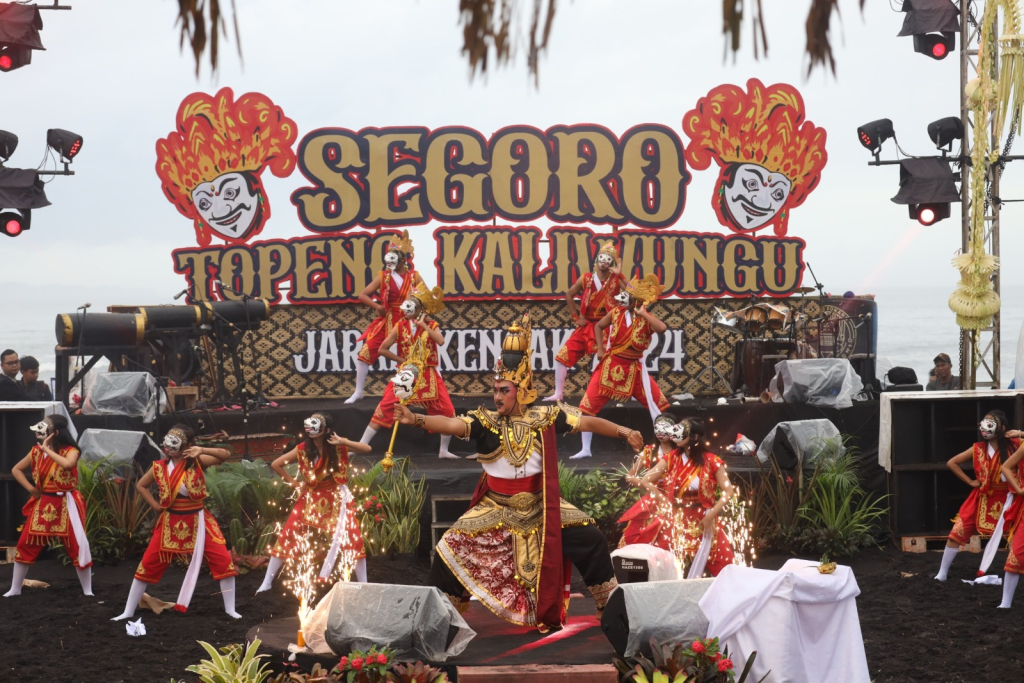 Tari kolosal Segoro Topeng Kaliwungu