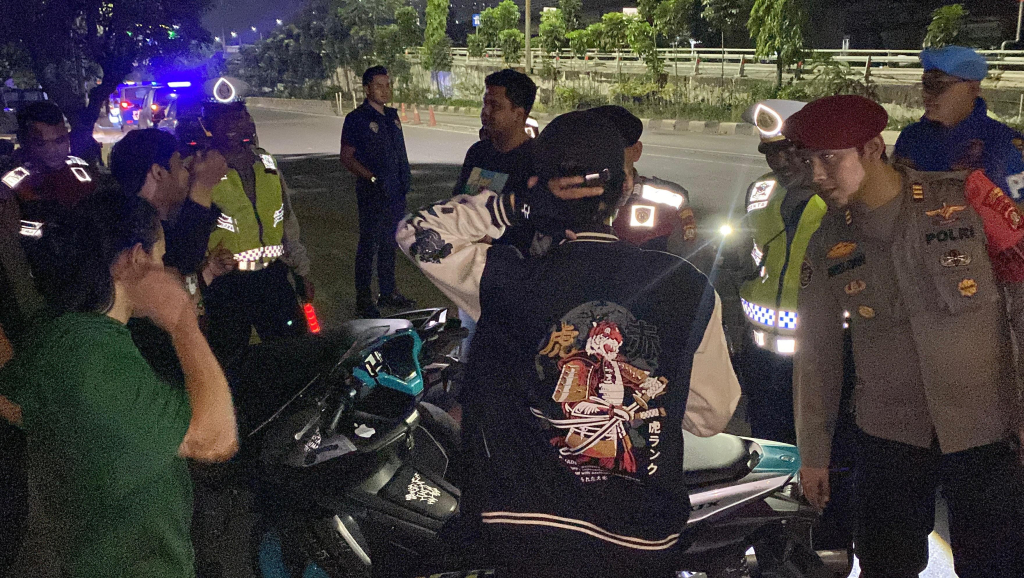 Polres Metro Jakarta Barat kembali melaksanakan kegiatan Razia Kejahatan Jalanan dan Patroli Mobile pada Senin dini hari (8/6/2026).