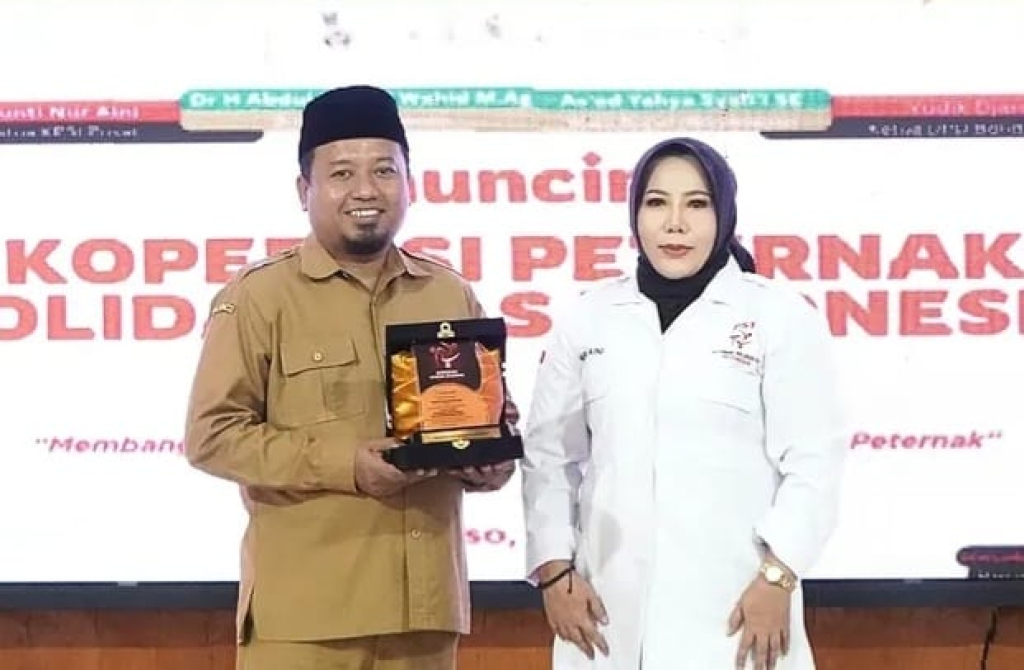 Wakil Bupati Bondowoso, As'ad Yahya Safi'i, meluncurkan Koperasi Peternak Solidaritas sebagai langkah strategis untuk memperkuat kemandirian ekonomi peternak rakyat.