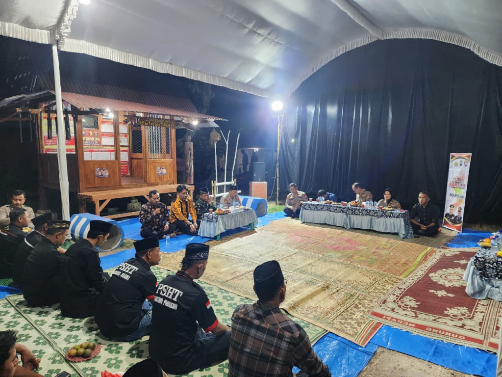 Polres Ngawi gelar ajang curhat dengan warga.