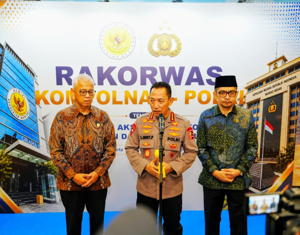 Kapolri Listyo Sigit Didampingi Komisioner Kompolnas saat jumpa pers.