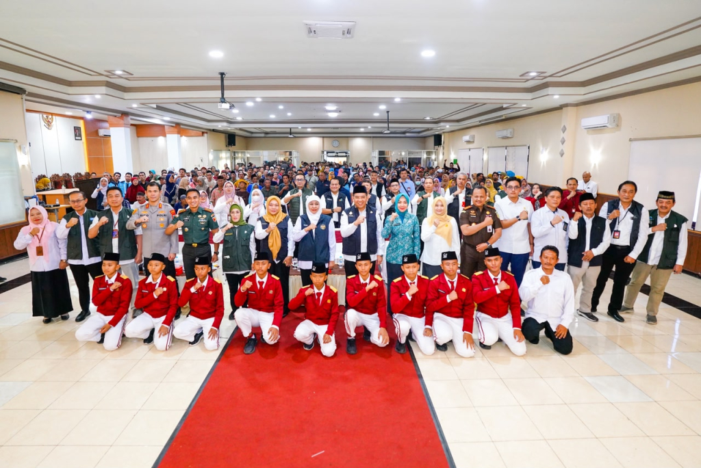 Gubernur Jawa Timur Khofifah Indar Parawansa terus memperkuat upaya membangun kemandirian dan percepat  pengentasan kemiskinan.