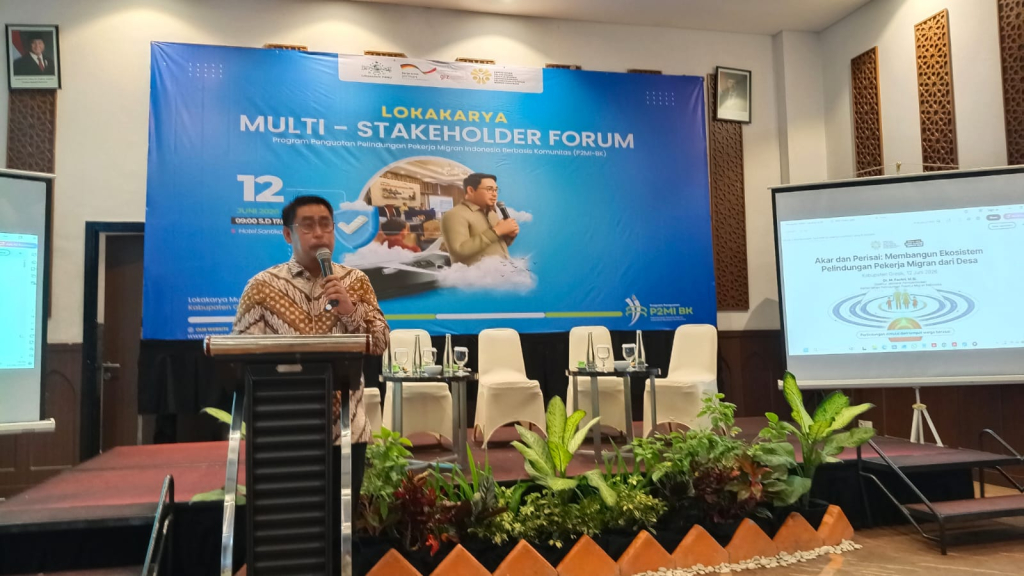 Direktur Jenderal Pemberdayaan Kementerian P2MI Muh Fachri saat jadi pembicara kunci pada Multi-Stakeholder Forum (MSF) Kabupaten Gresik. (Foto JatimUPdate.id)