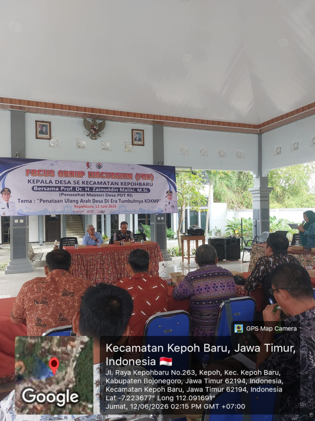 Prof. Zainuddin Maliki, Penasehat Mendes PDT saat memberikan  materi dalam FGD di Kec. Kepohbaru, Kab. Bojonegoro, dihadiri kepala desa di kawasan itu. (Foto Prof Zainuddin Maliki for JatimUPdate.id)