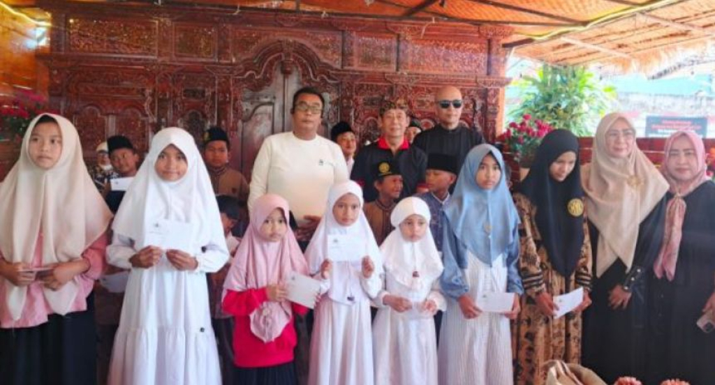 Aksi ini menjadi salah satu potret indahnya berbagi, menghadirkan gelombang kebaikan tepat di hari yang sakral.