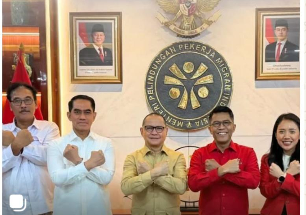 Menteri P2MI bersama staf dengan Ketua SOKSI Pusat berfoto bersama seusai melaksanakan MOU. Perluas edukasi migrasi aman, tingkatkan kompetensi pekerja migran, perkuat pelindungan hingga ke Desa.