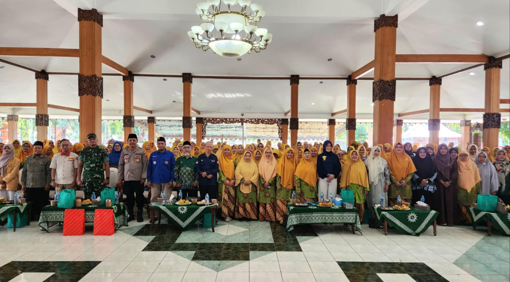 Sekitar 350 kader ‘Aisyiyah memadati Pendopo Rakyat Situbondo dalam resepsi Milad ke-109, Ahad (21/6/2026).