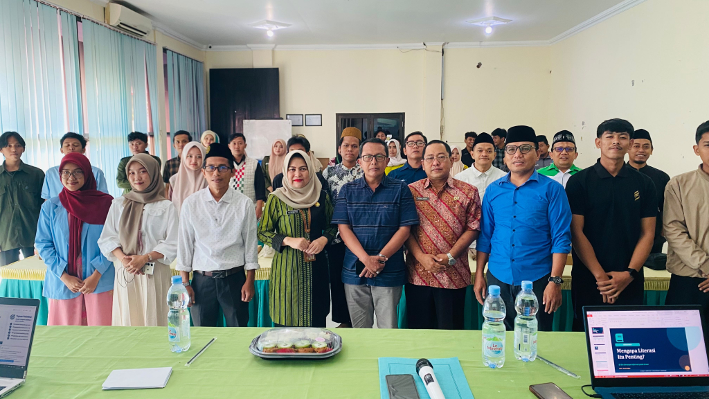 Selama lima hari penuh, 22–26 Juni 2026, sebanyak 250 orang "pejuang literasi" ditempa lewat Bimbingan Teknis (Bimtek) Literasi yang dipusatkan di Aula Pustakaloka Kantor Dispersip.