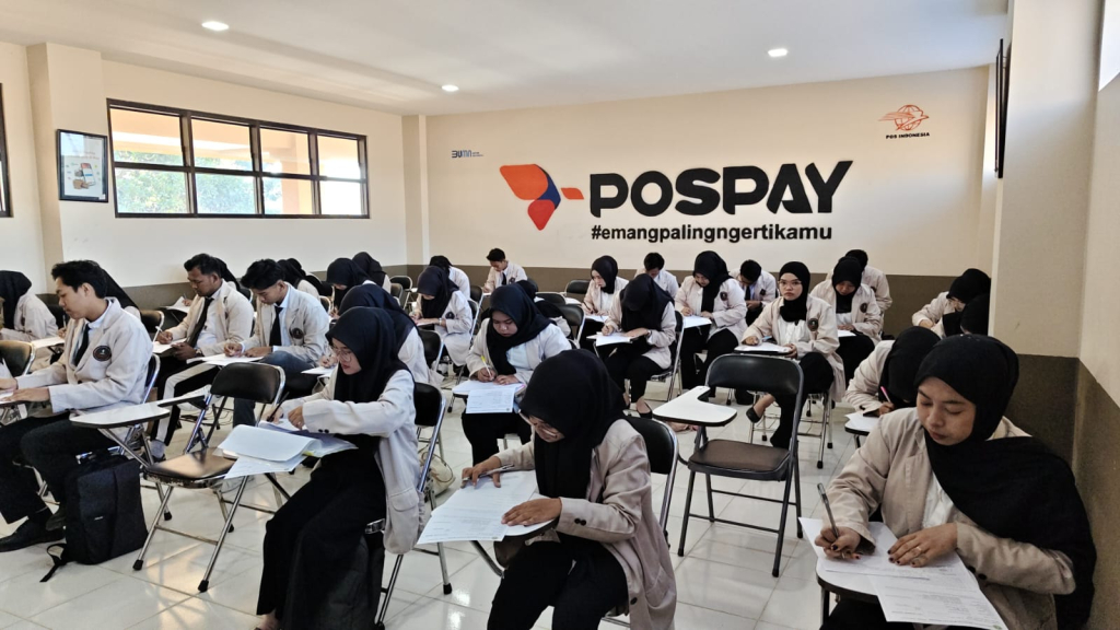 Suasana khidmat mahasiswa UNIBA Madura menjalani UAS di hari pertama. 