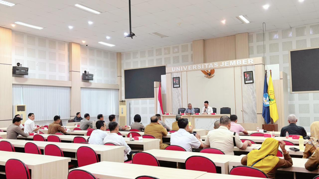Suasana Rapat Koordinasi (Rakor) Lintas Sektor di Aula Gedung Mas Soetarman Universitas Jember. (Foto Humas PP Kauje for JatimUPdate.id)