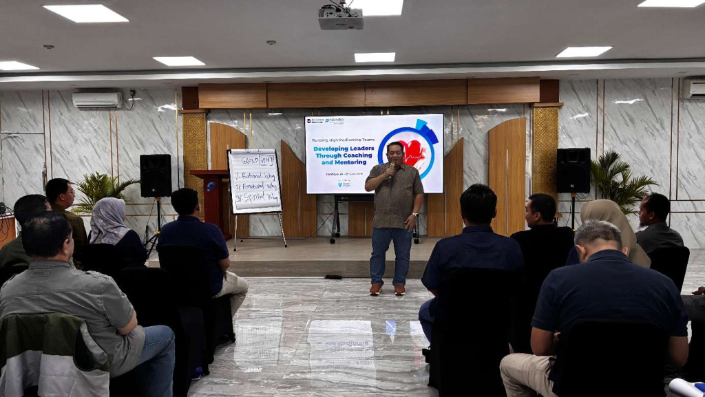 Direktur Keuangan, SDM dan Manajemen Risiko TPS, Sapto Wasono Soebagio, memberikan sambutan pada pelatihan Coaching & Mentoring di TPS (25-6)