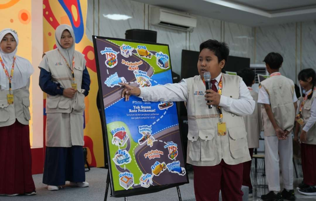 Salah satu peserta Portground mempresentasikan kepelabuhanan