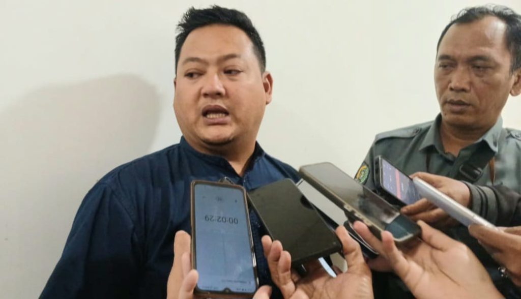Sida Phinasti, dok istimewa