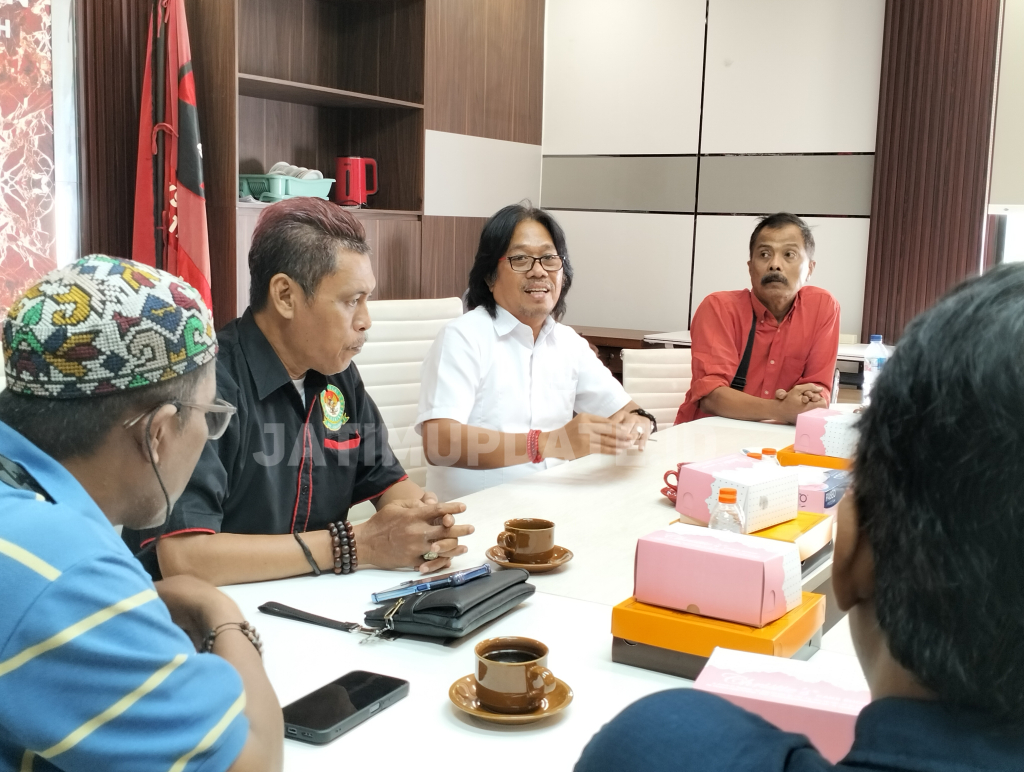 Fraksi PDIP PAN saat menerima aduan PSN, dok Jatimupdate.id