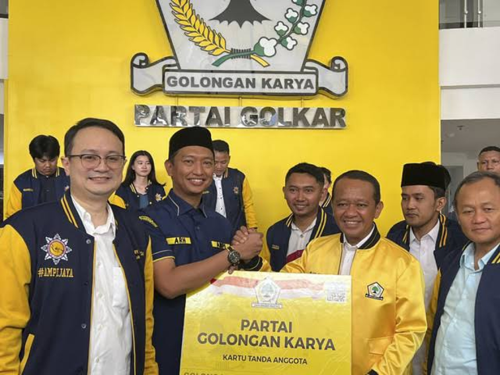 Ketua Umum DPP AMPI, Jerry Sambuaga (kiri depan), Muhammad Arief Rosyid Hasan (Kedua dari kiri)