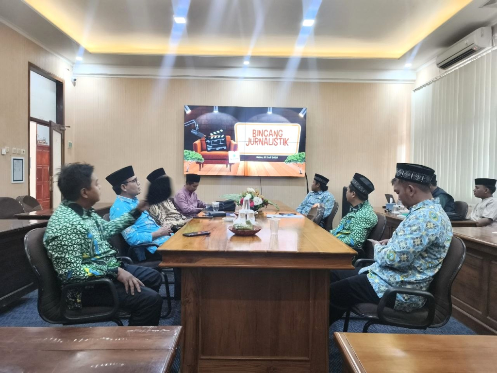 Kegiatan bincang kehumasan yang digelar di ruang rapat pesantren, mempertemukan tim Humas Nurul Jadid dengan jajaran humas lembaga-lembaga di bawah naungannya.