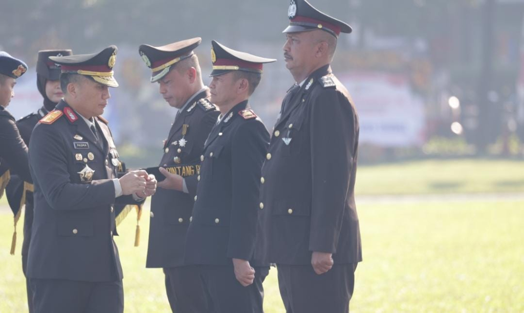 Polda Jawa Timur menggelar Upacara Peringatan Hari Bhayangkara ke-80 di Lapangan Mapolda Jatim, Surabaya, Rabu (1/7/2026).