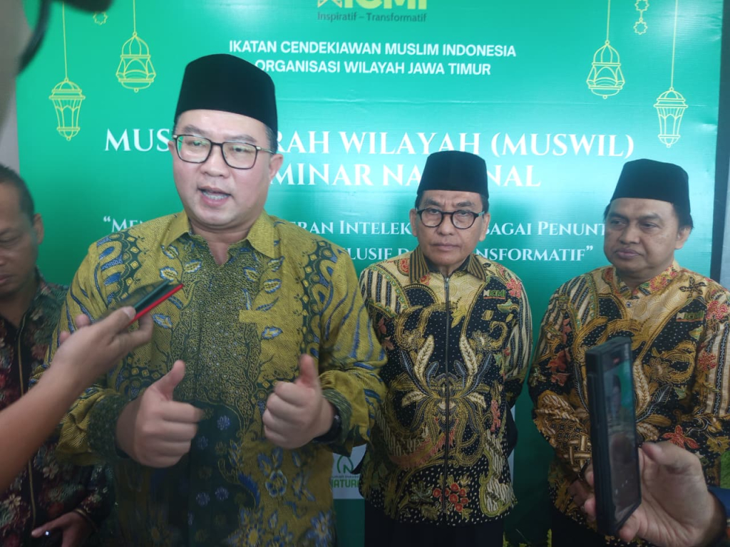 Prof. Arif Satria, Ketua ICMI Pusat sekaligus Kepala BRIN, saat jumpa pers.