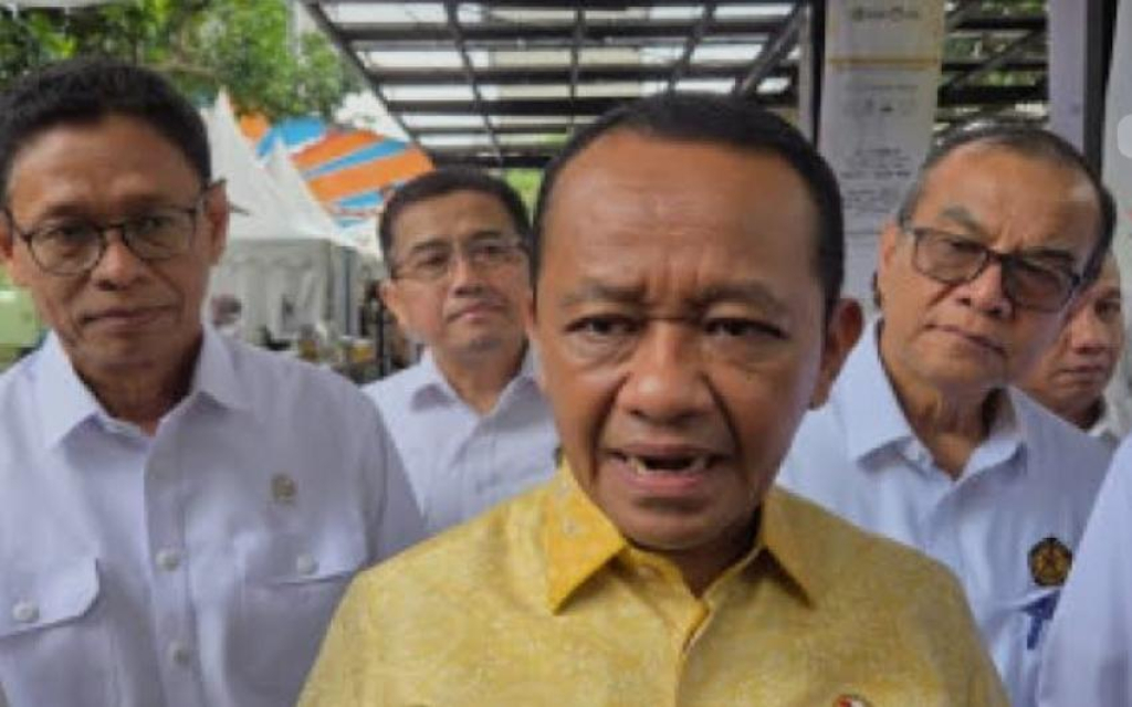 Menteri ESDM Bahlil Lahadalia menyampaikan kebijakan importir BBM yang kini semakin menurun seiring semakin besarnya kapasitas kilang di tanah air. (Foto JatimUPdate.id)