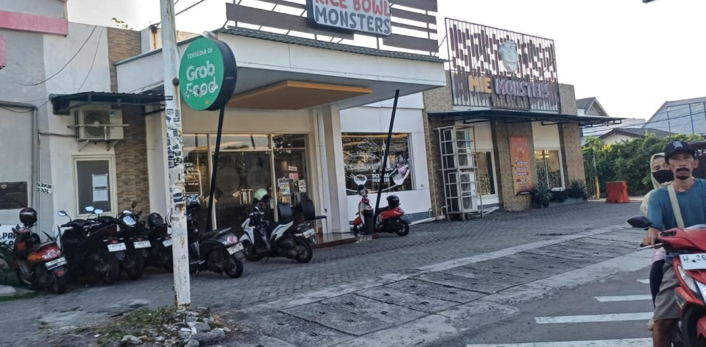 LPKAN Sidoarjo mendesak Pemkab) Sidoarjo ambil langkah tegas dengan memutus kontrak kerja sama bersama PT Setiamandiri Miratama (PT SM) Tbk, yang kini ganti nama jadi PT Eatertainment Indonesia.