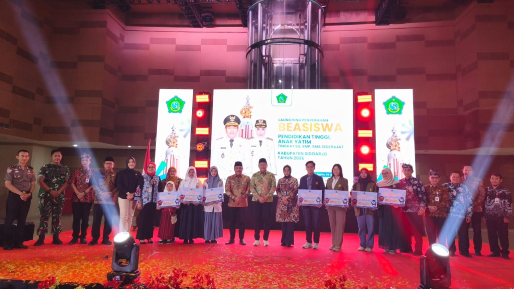 Bupati Sidoarjo Subandi Bersama Wabub Sidoarjo Mimik Idayana menyaksikan Pemerintah Kabupaten Sidoarjo resmi meluncurkan Program Beasiswa Pendidikan Tahun 2026.