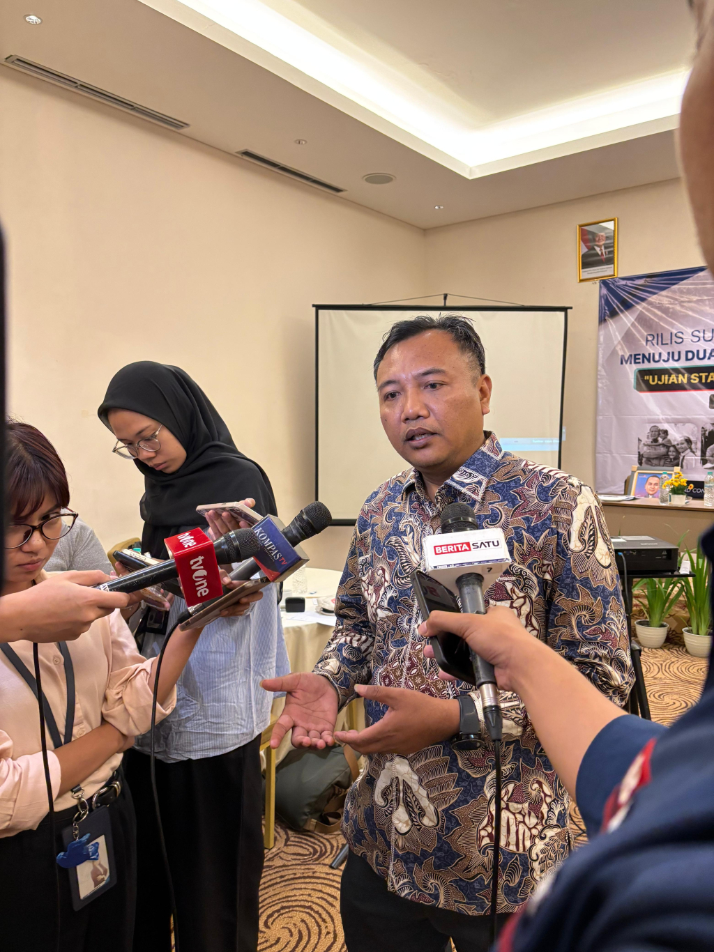 Chamad Hojin saat diwawancarai awak media