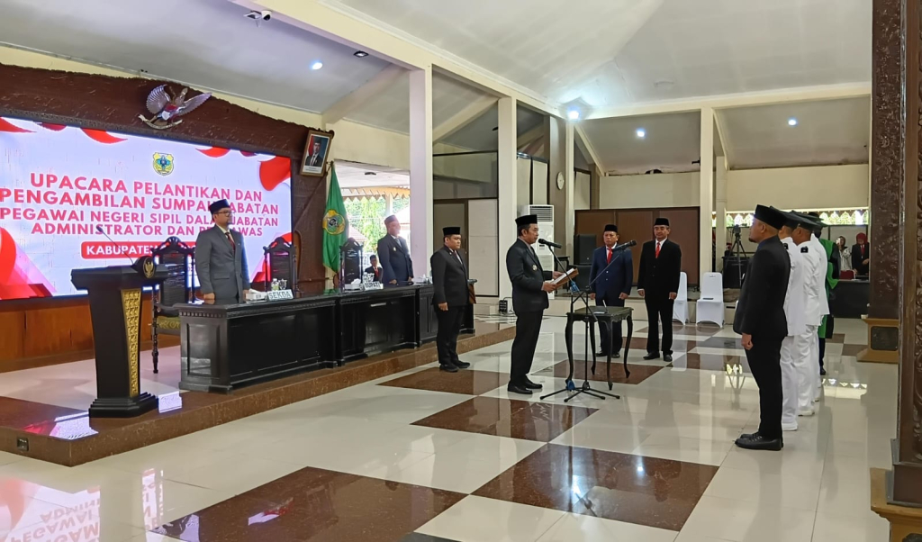 Suasana upacara pelantikan ASN sekaligus pengambilan sumpah jabatan untuk yang mendapatkan amanah menjabat di Pemkab Bondowoso.