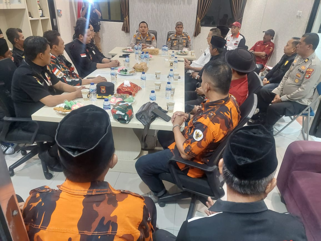Kapolsek Cengkareng AKP Rahis Fadhlillah, S.Tr.K., S.I.K., M.H. menggelar kegiatan silaturahmi bersama para ketua organisasi kemasyarakatan (ormas).