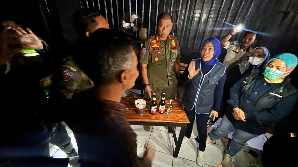 Wabub Sidoarjo Mimik Idayana beserta stakeholder tengah melakukan sidak pencegahan dan penanggulangan penyakit masyarakat yang meresahkan, prostitusi dan miras.