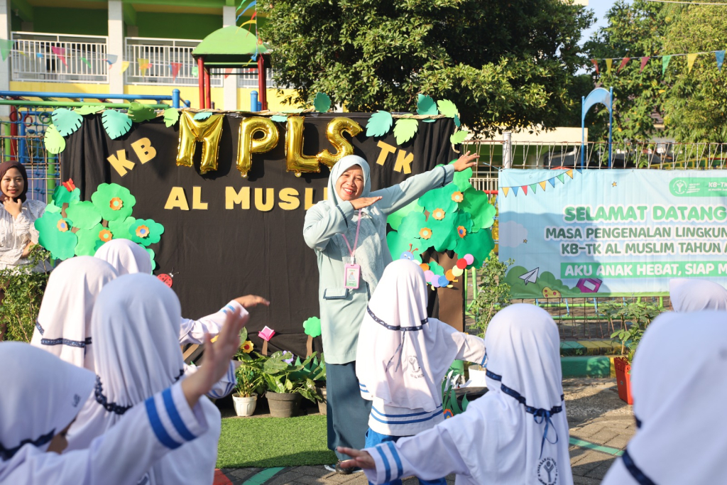 TK Al Muslim mengawali Tahun Ajaran 2026/2027 dengan menggelar Masa Pengenalan Lingkungan Sekolah (MPLS) bagi 186 peserta didik.