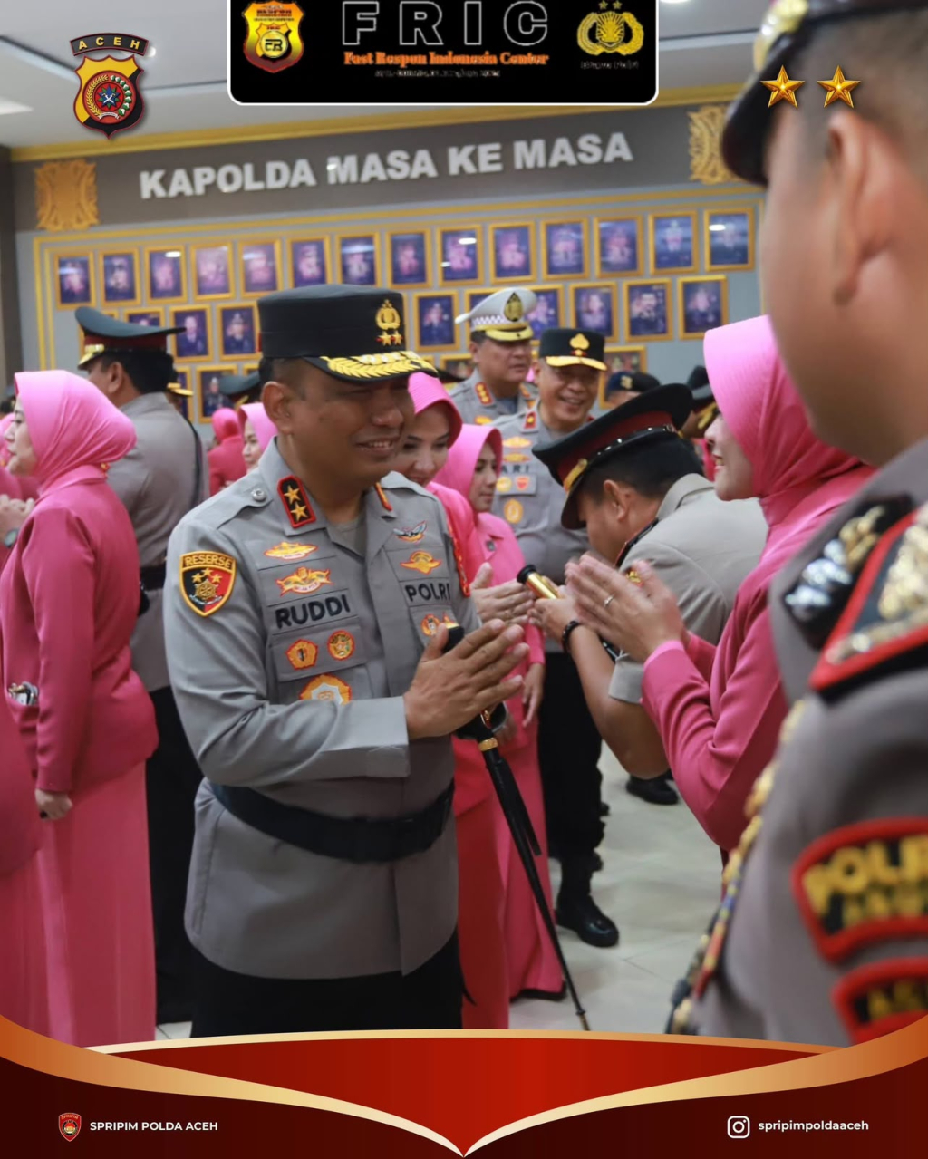 Kapolda Aceh Irjen Pol. Ruddi Setiawan, S.I.K., S.H., M.H., salam pejabat yang baru dilantik.