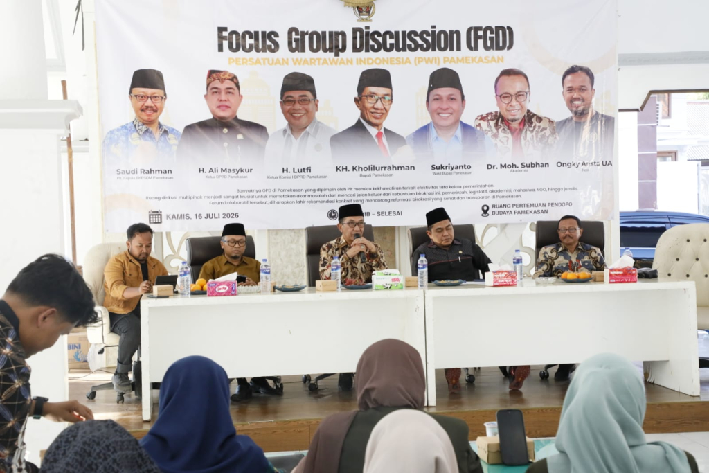 Suasana FGD PWI Pamekasan dengan menghadirkan narasumber kunci.