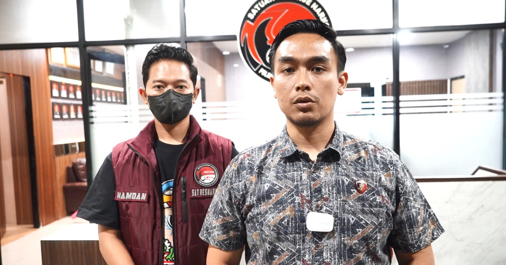 Wakasat Narkoba Polres Metro Jakarta Barat Kompol Avrilendy, didampingi Kanit 3 Satresnarkoba AKP Hamdan Agus, menjelaskan saat jumpa pers.