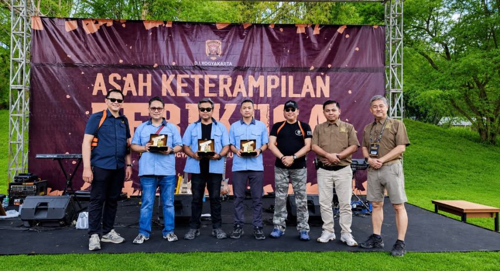 PERIKHSA DKI Jakarta tampil sebagai juara umum setelah berhasil merebut tiga gelar juara pertama dan satu juara ketiga dari empat kategori yang dipertandingkan.