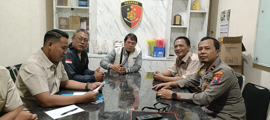 Suasana saat PWI Malang melaporkan tindakan Pengacara Hotman Paris Hutapea yang dinilai melecehkan profesi wartawan.
