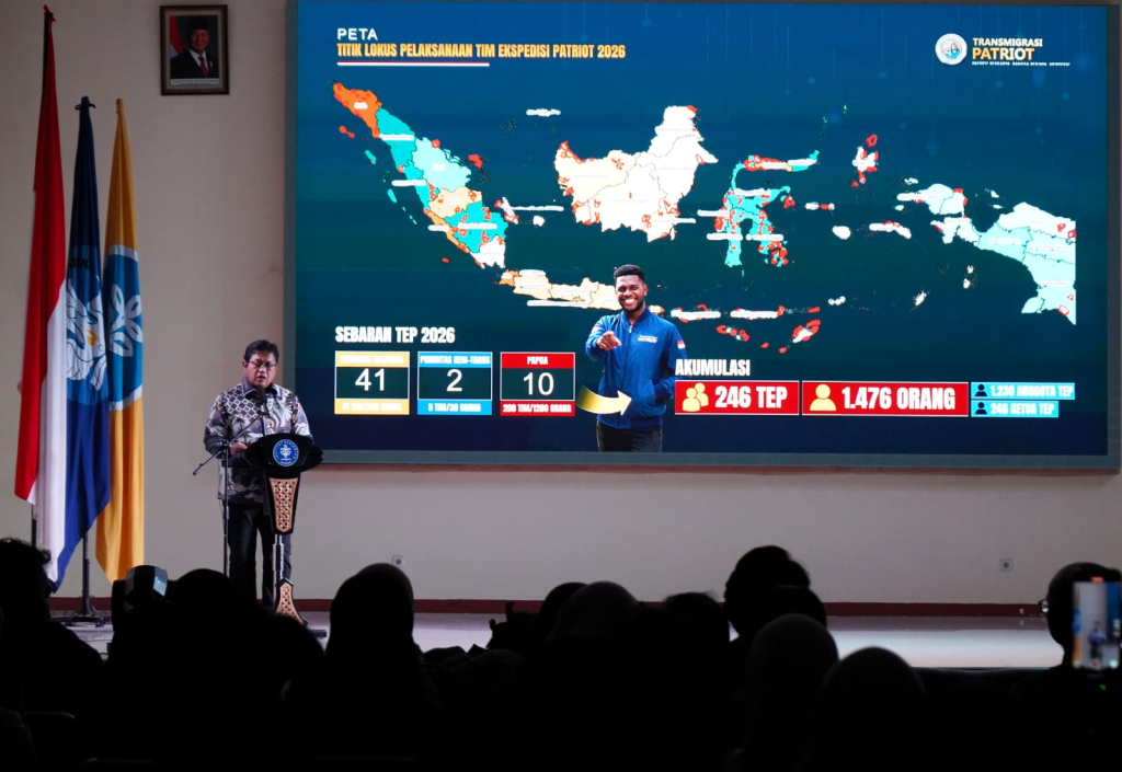 Wamen Transmigrasi Viva Yoga Mauladi sedang memberikan paparan ‘Pelepasan Tim Ekspedisi Patriot (TEP) 2026 IPB University, Aula FMIPA, IPB University, Dramaga, Bogor, Jawa Barat, Selasa, (21/7/2026).