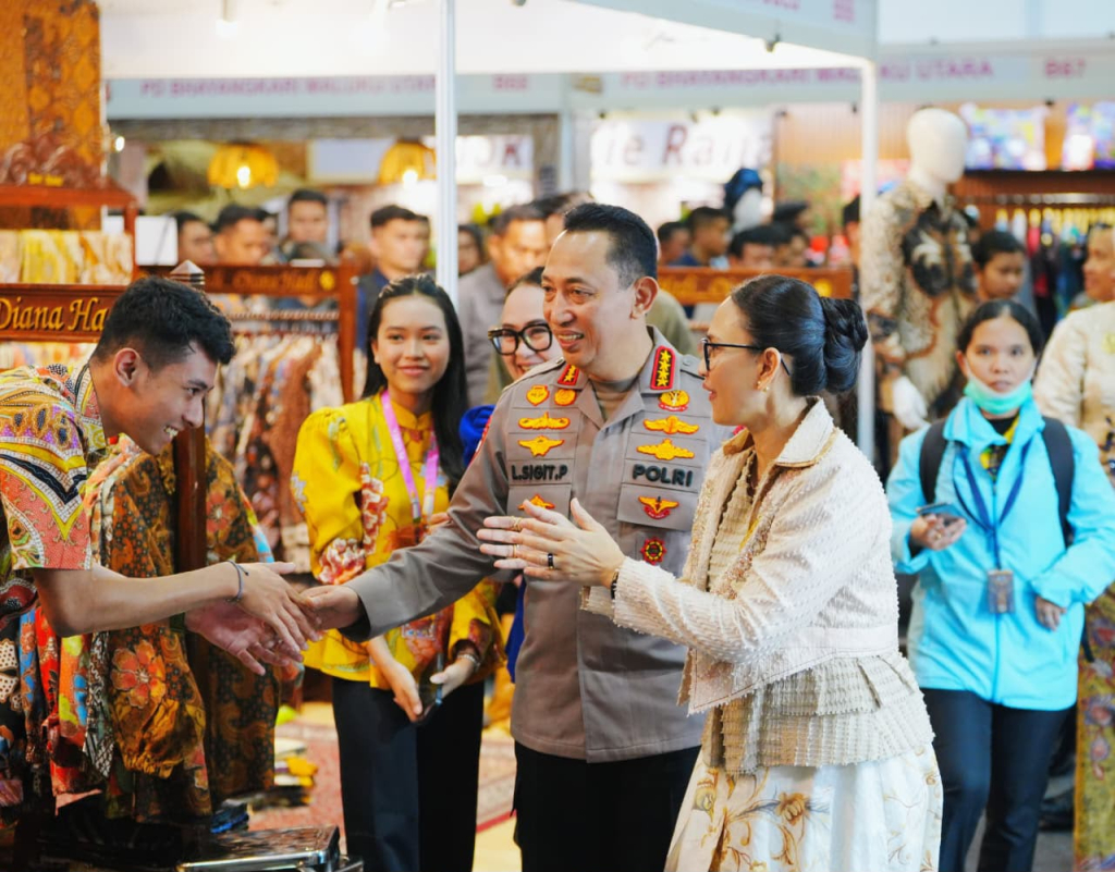 Kapolri Jendral Listyo Sigit Prabowo menghadiri Bazar Kreasi Bhayangkari Nusantara 2026 di Jakarta Convention Center (JCC), Senayan, Rabu (22/7).
