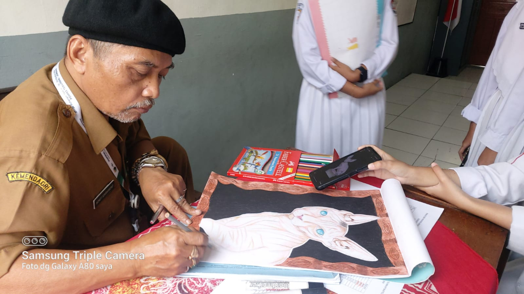 Nonot Sukrasmono
Seniman, Pendidik dan Praktisi Budaya.