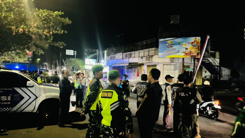 Jajaran TNI-Polri bersama instansi terkait melaksanakan patroli skala besar cipta kondisi pada malam Minggu, Sabtu (22/8/2026).