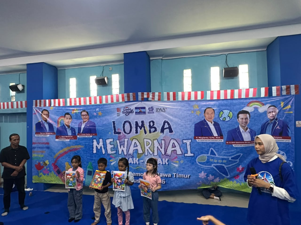 Perayaan HUT ke-81 Kemerdekaan Republik Indonesia dimanfaatkan DPD Partai Demokrat Jawa Timur untuk mendekatkan diri dengan masyarakat.